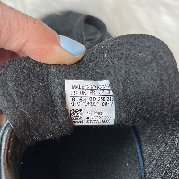 Adidas size 8 Black/Gold sneakers - Picture 4 of 6